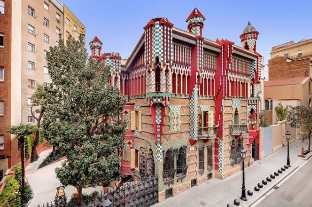 Skip-the-Line Gaudi's Casa Vicens Admission Ticket with Audioguide